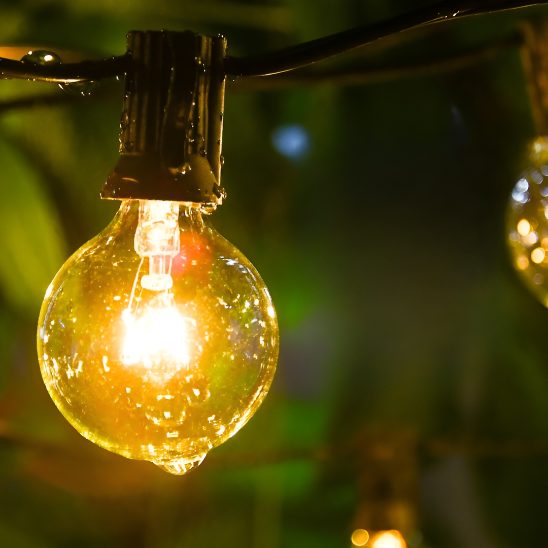 Warmweiße LED Lichterkette für die Terrasse. Ideal als gemütliche Gartenbeleuchtung und Außen-Deko.