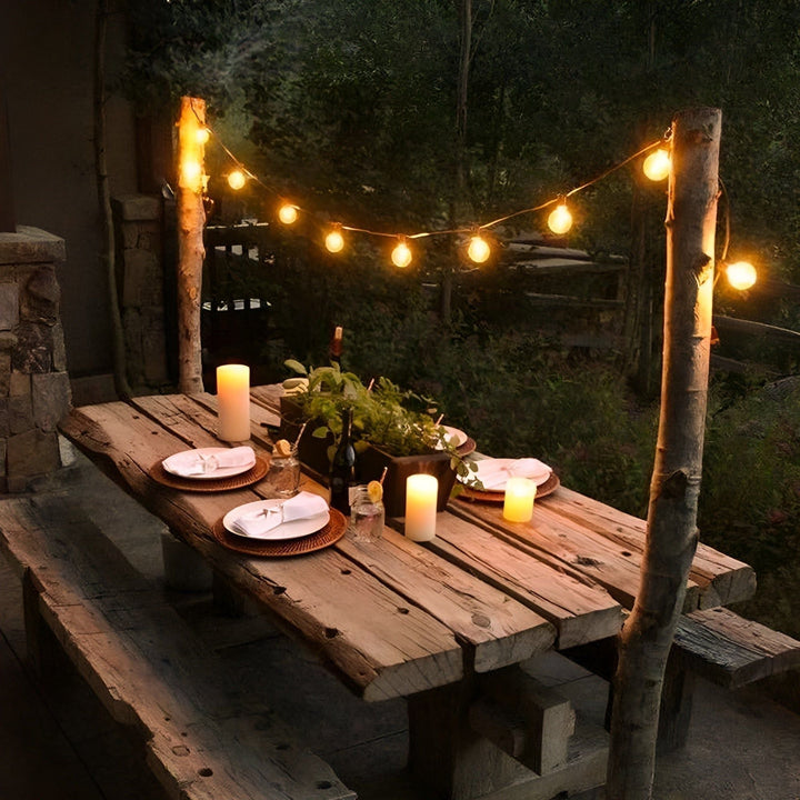 Detailaufnahme der robusten LED Lichterkette. Perfekt als langlebige Außenbeleuchtung für Garten und Terrasse.