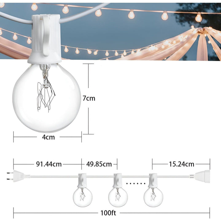 Warmweiß leuchtende LED Lichterkette. Schafft einladendes Ambiente als Gartenbeleuchtung und Terrassen-Deko.