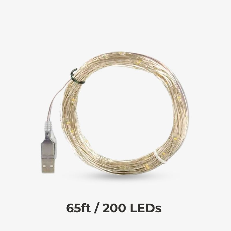 Stimmungsvolle LED Lichterkette am Tag, bereit für einfache Installation als vielseitiges Deko-Highlight.