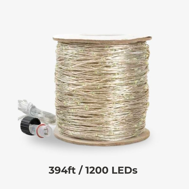 Gemütliche LED Lichterkette auf Balkon oder Terrasse, sorgt für entspannte Stunden im Freien, schöne Deko.