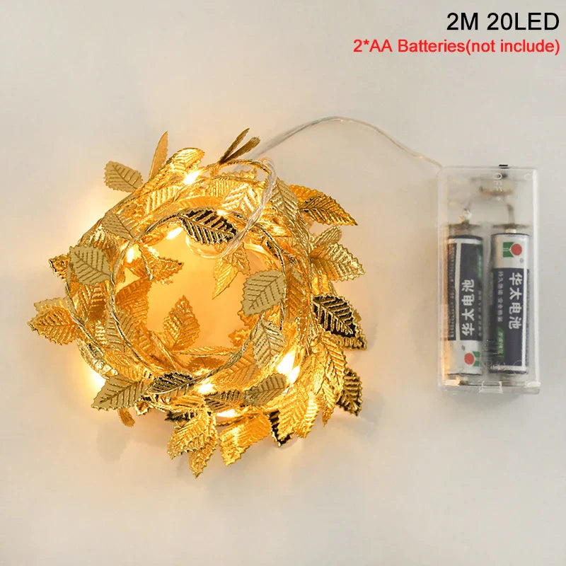 Detailaufnahme der 2m LED Lichterkette goldene Blätter. Warmweißes Licht, festliche Dekoration & stimmungsvolles Ambiente.