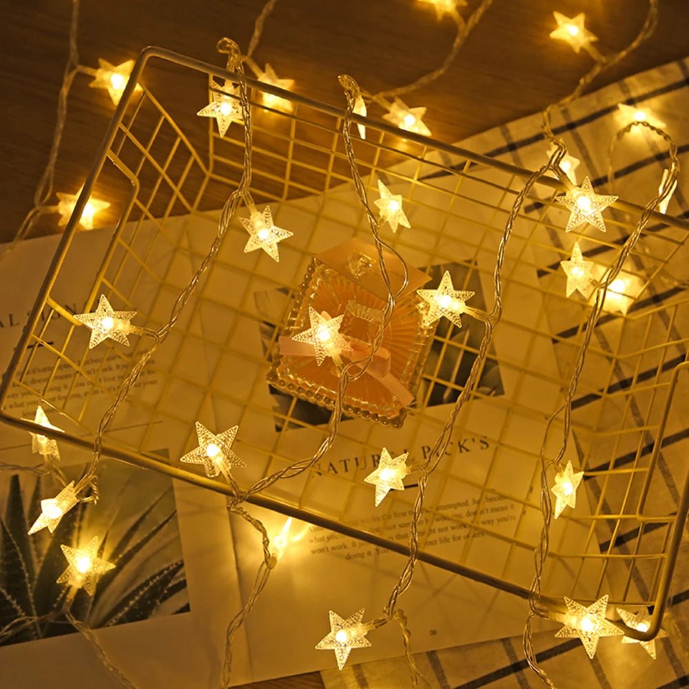 Festliche LED-Weihnachtslichterkette, warmweiß, für innen & außen. Zaubert magische Weihnachtsstimmung.