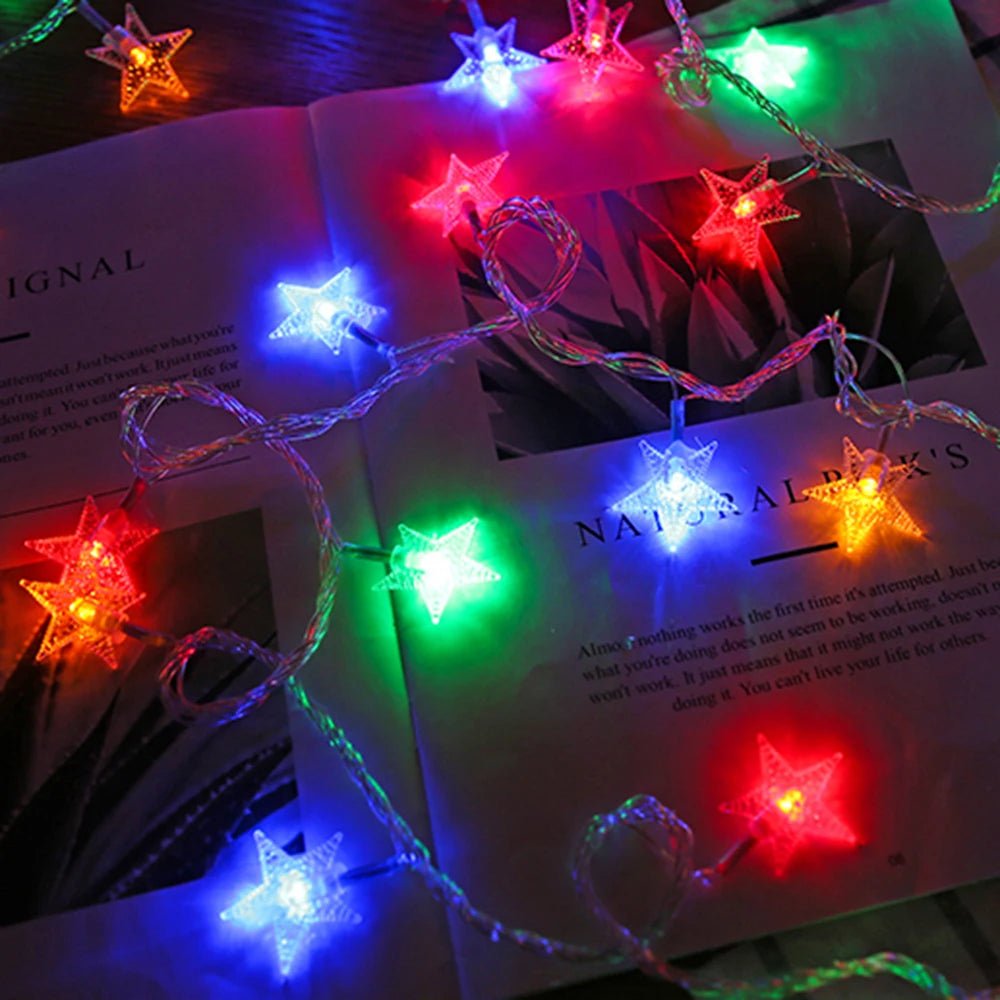 Witterungsbeständige LED-Lichterkette warmweiß für stimmungsvolle Außendekoration das ganze Jahr.