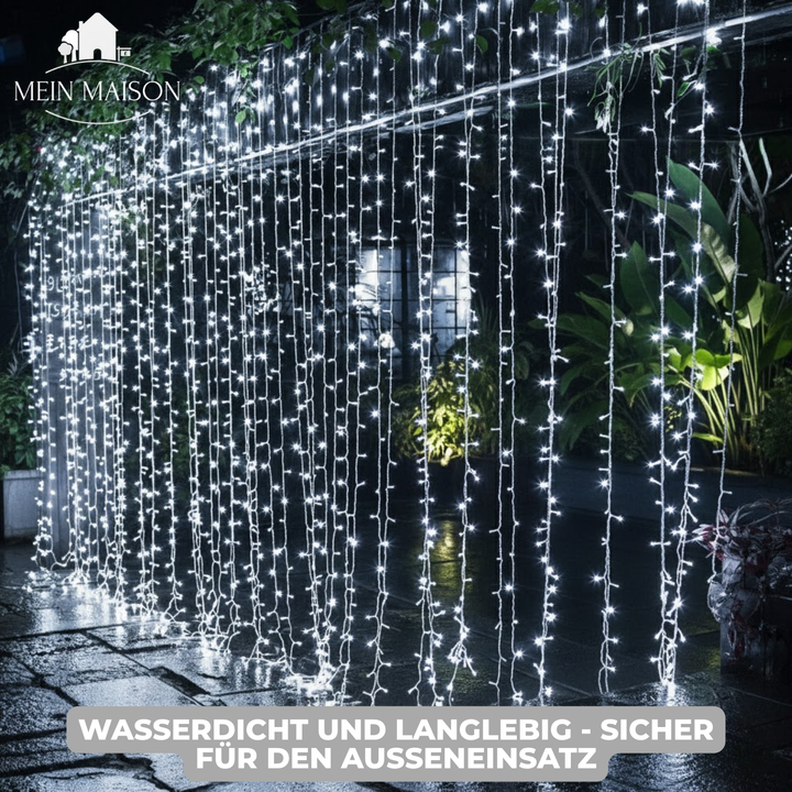 Dekorativer LED Lichtervorhang für Innenbereiche, schafft festliches Ambiente mit sanftem, hellem Licht.