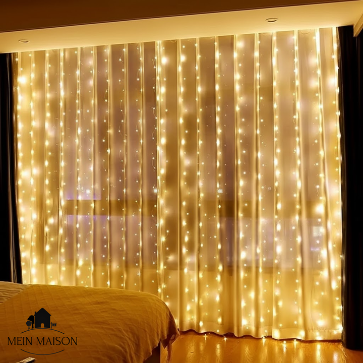 Atmosphärischer LED Lichtervorhang für stimmungsvolle Deko im Wohnzimmer oder als Gartenbeleuchtung.