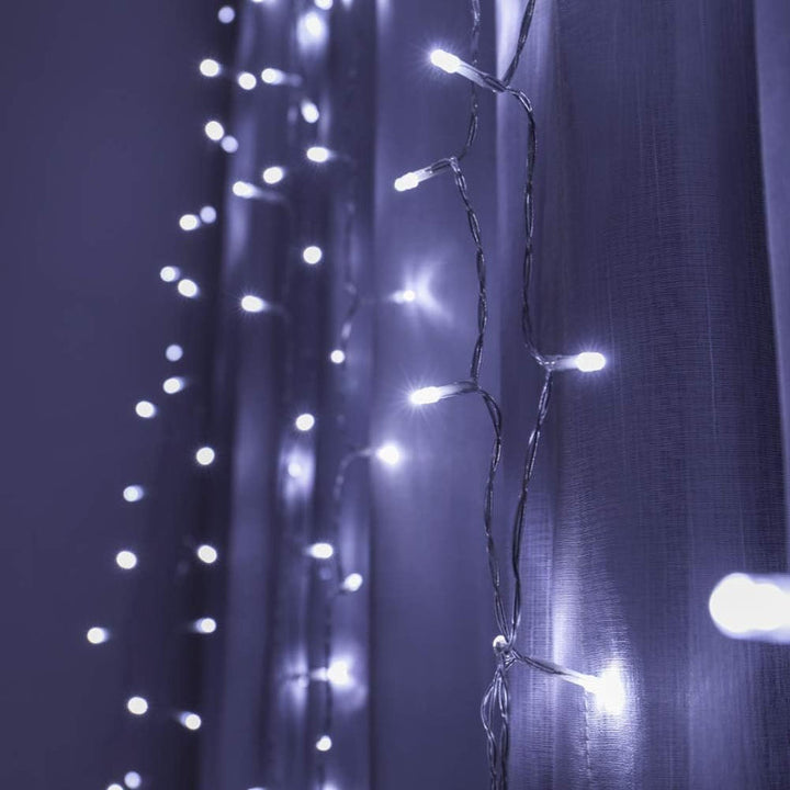 LED-Lichtervorhang mit Fernbedienung, flexibel als Fensterbeleuchtung oder für Balkon.