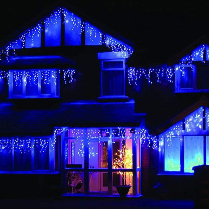 Wasserdichter LED-Lichtervorhang für Balkon & Terrasse, mit Fernbedienung für optimalen Komfort.