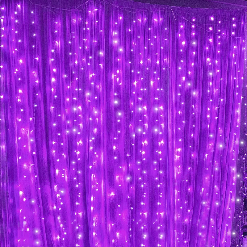 Wasserdichter LED-Lichtervorhang, solarbetrieben, energiesparend für Garten- und Terrassenlicht.
