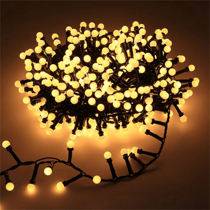 Warmweiße LED Lichterkette für stimmungsvolle Garten- & Terrassenbeleuchtung. Robust, 8 Modi, IP68-Schutz.
