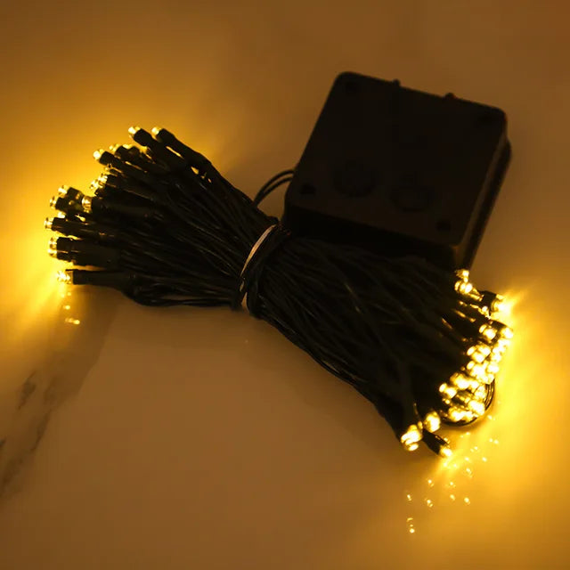 Romantische LED Pfirsichblüten Lichterkette, ideal als Gartendekoration und Außenbeleuchtung.