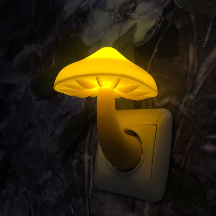 LED Pilz Nachtlicht mit Sensor, warmweiß, ideal als energiesparendes Orientierungslicht für Flur und Schlafzimmer.