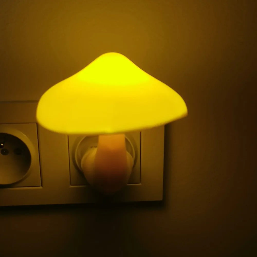 Charmantes LED Pilzlicht mit Sensor in Warmweiß. Energiesparendes Orientierungslicht für Kinderzimmer oder Schlafzimmer.