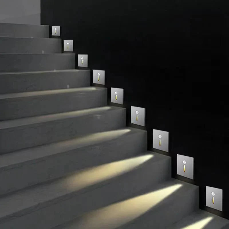 Smartes LED-Treppenlicht mit Bewegungssensor für sichere, automatische und sanfte Innenbeleuchtung.