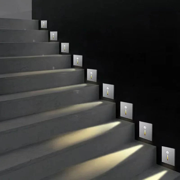 Smartes LED-Treppenlicht mit Bewegungssensor für sichere, automatische und sanfte Innenbeleuchtung.