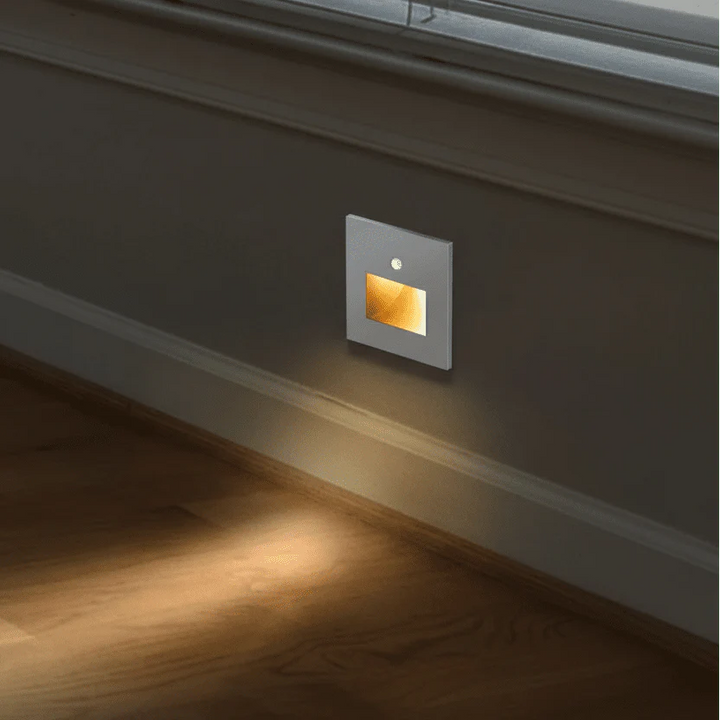 LED-Stufenlicht mit Bewegungssensor, ideal als Nachtlicht für Treppen und Flure, erhöht die Sicherheit.