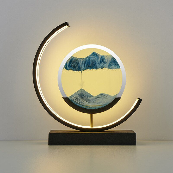 Entspannende LED Tischlampe mit Quicksand Sandbild; ideal für gemütliches Stimmungslicht & Ambiente im Schlafzimmer.
