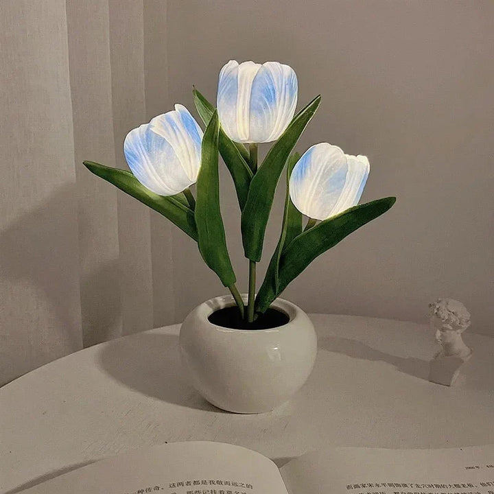 Elegante LED Tulpenlampe, romantische Dekolampe, bereichert stilvolle Interieurs.