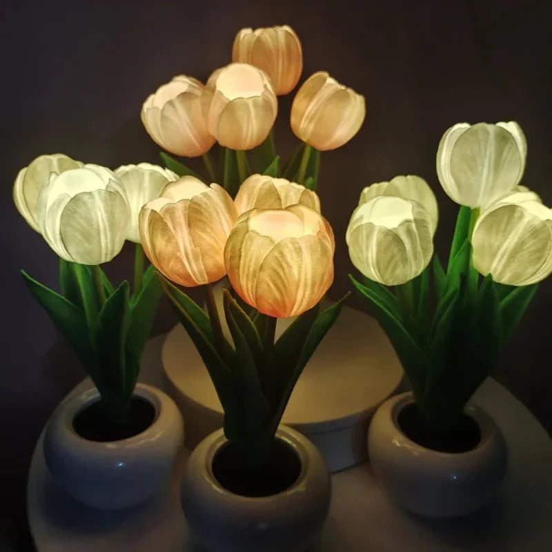 Romantische LED Tulpenlampe, ideal als Dekolampe und Nachtlicht für sanfte Abendstimmung.