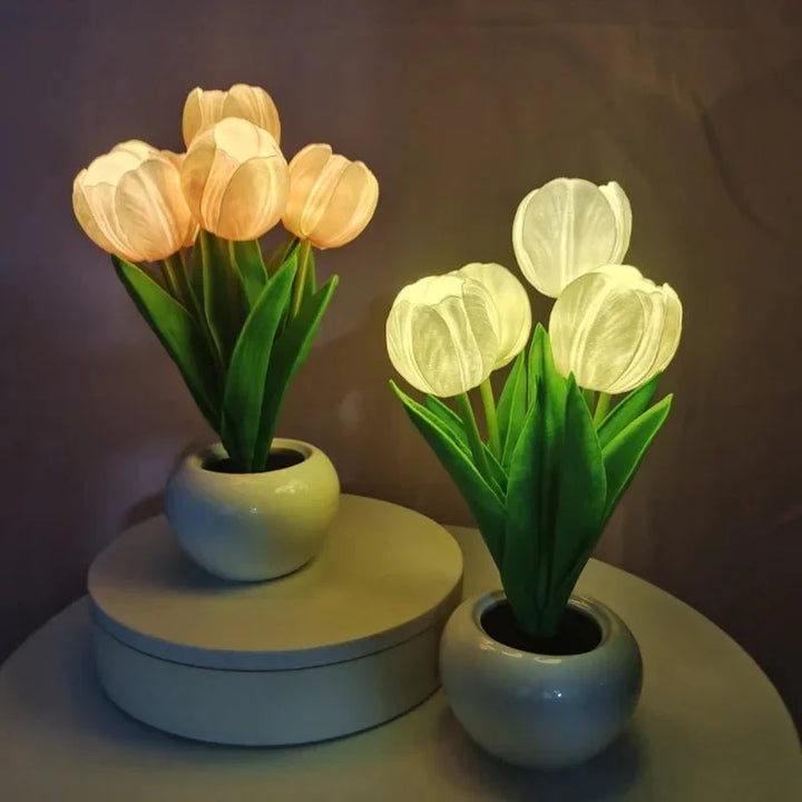 Elegante Tulpen-Tischleuchte mit LED-Beleuchtung, eine charmante Blumendeko für Ihr Zuhause.
