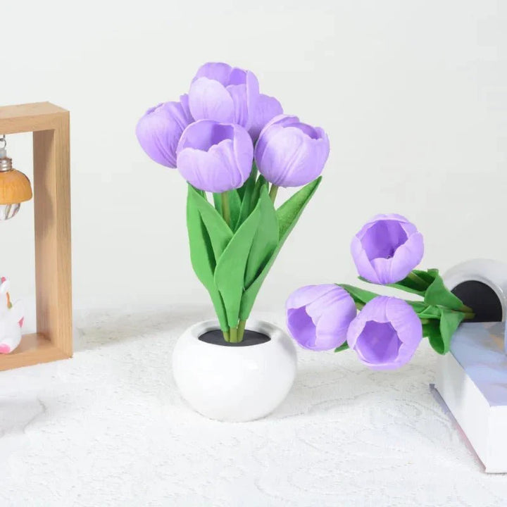 Dekorative LED Tulpenlampe als modernes Wohnaccessoire und besondere Geschenkidee.