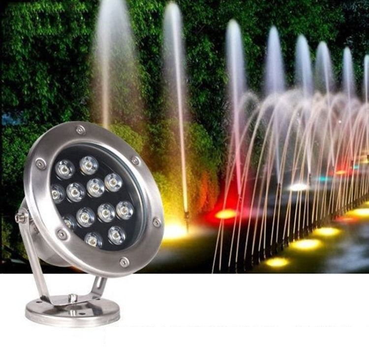 Detailansicht des 24W LED Unterwasserlichts, robustes Gehäuse für Pool- & Teichbeleuchtung, warmweiß.