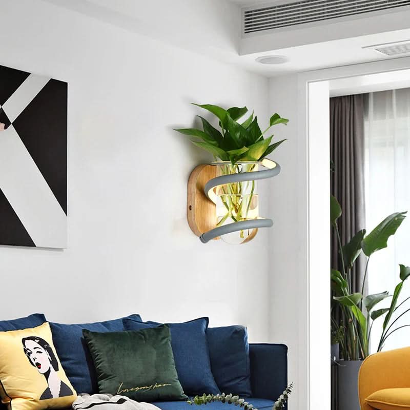 Ambientebeleuchtung: Design-Wandleuchte aus Holz mit energieeffizienter LED und Vase für Flur oder Wohnzimmer.