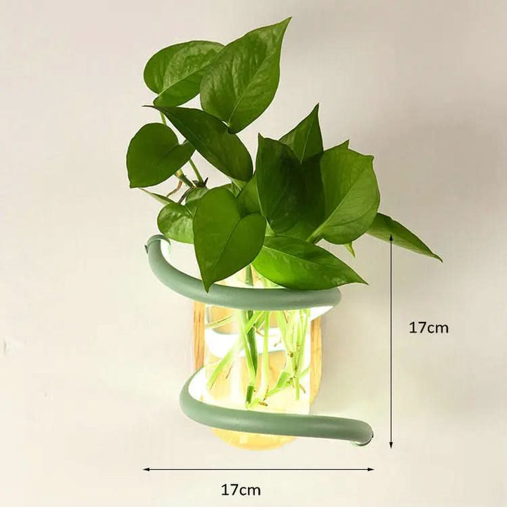 Schlichte Designlampe: Holz-LED-Wandleuchte mit minimalistischer Vase, ideal für moderne Flurbeleuchtung.