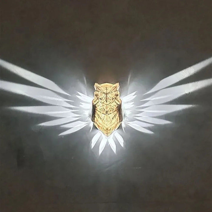 Elegante LED Wandlampe mit detailliertem Adler-Design, perfekt für modernes Wohnzimmer-Ambiente.