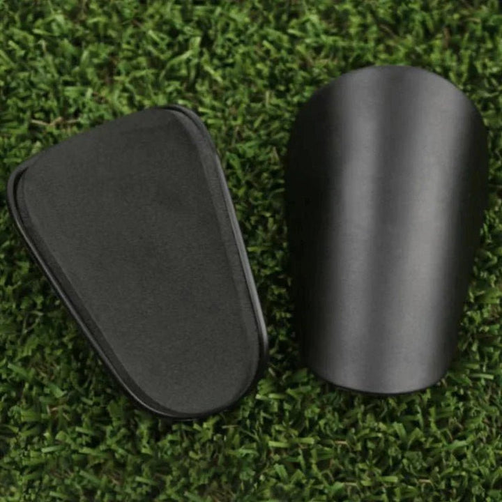 Ergonomische Fußball Schienbeinschoner, leicht & stoßdämpfend, für dauerhaften Komfort und Schutz.