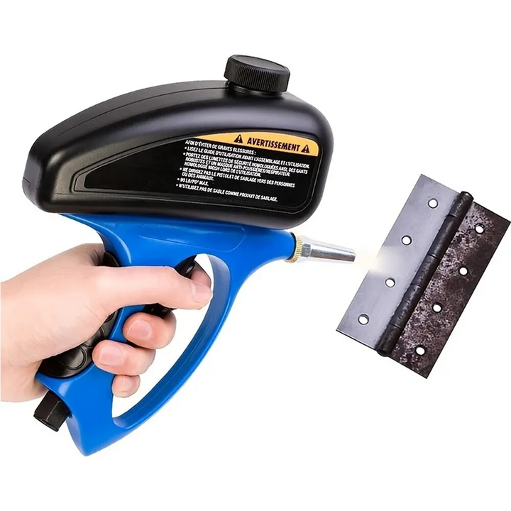 Leistungsstarke Sandstrahlpistole für effektive Rostentfernung und Oberflächenreinigung an Metall.
