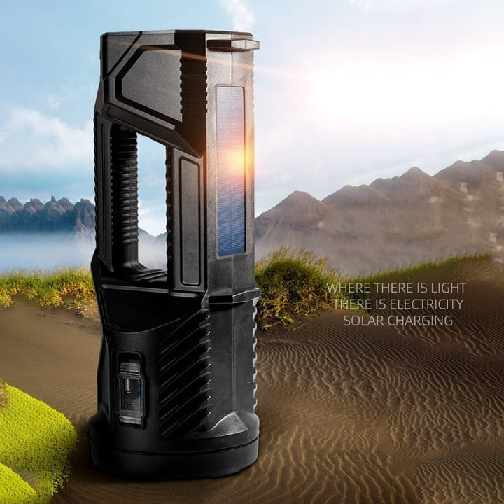 Leistungsstarker LED-Suchscheinwerfer für Outdoor, Camping & Notfälle. Wiederaufladbar, wetterfest & robust.