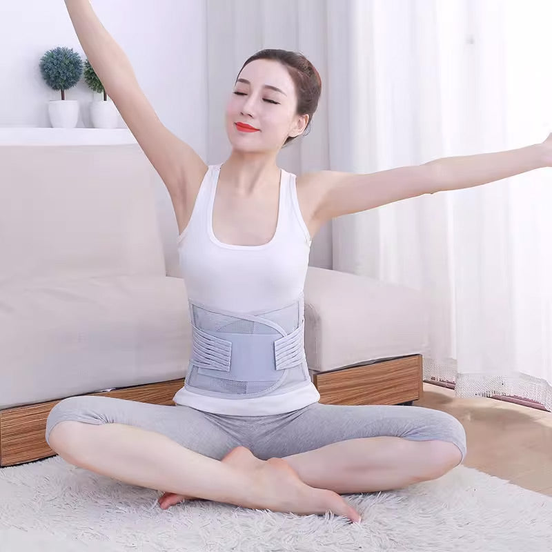 Ergonomische Lendenstütze gegen Rückenschmerzen. SpineGuard Flex stabilisiert unteren Rücken, atmungsaktiv.