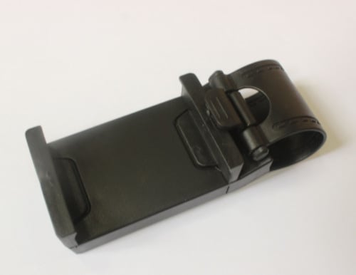 Ergonomische Lenkrad Handyhalterung, positioniert das Smartphone optimal für freie Sicht und Bedienung.