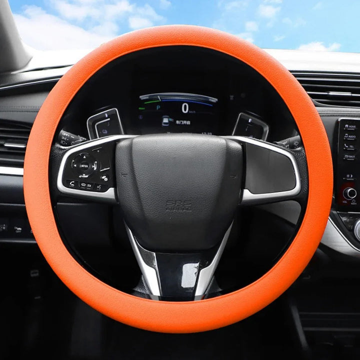 Lenkradabdeckung integriert ins Auto-Interieur, steigert den Fahrkomfort & das stilvolle Erscheinungsbild.