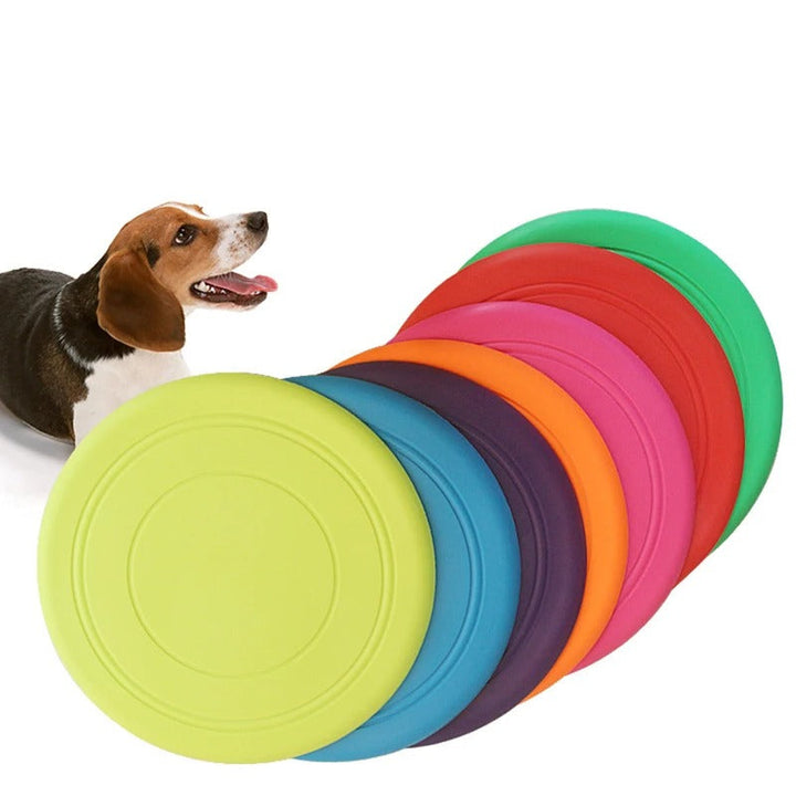 Leuchtend gelbe Silikon-Hundefrisbee, robust und zahnfreundlich für Apportierspiele im Freien.