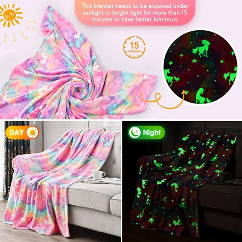 Gemütliche Einhorn-Leuchtdecke für Kinderzimmer, mit glow in the dark Sternen & Herzen für magische Träume.