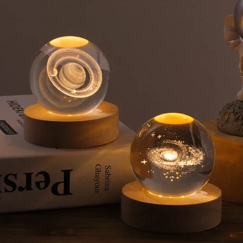 Faszinierende Leuchtkugel mit 3D-Planeten, perfektes Nachtlicht & Kinderzimmerlampe für kleine Träumer.
