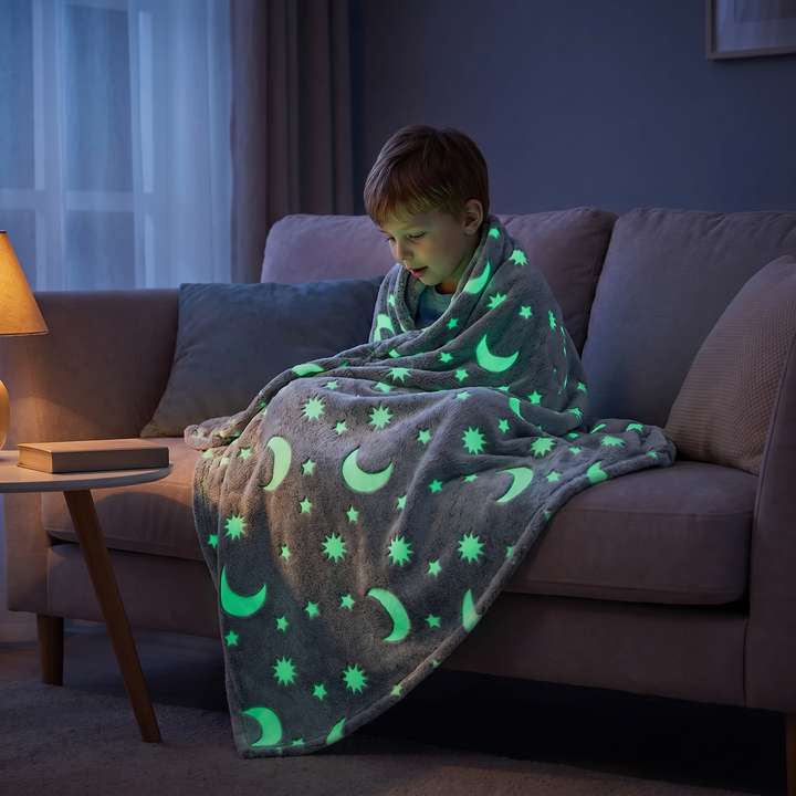 Flauschige, leuchtende Sternendecke im Dunkeln. Gemütliches Nachtlicht für Kinder, grau.