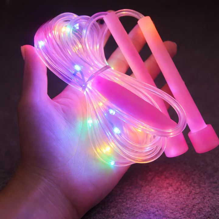 LED-Springseil für Kinder, leuchtet im Dunkeln, perfekt für abendliche Bewegung & Sport drinnen & draußen.