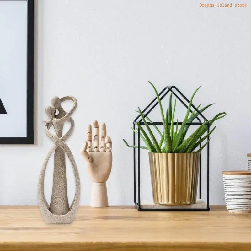 Elegante Harz-Liebesskulptur, 26 cm, für minimalistische Wohndekoration. Schafft Harmonie und ist eine tolle Geschenkidee.
