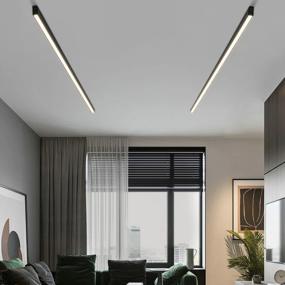 Lineare LED-Deckenleuchte Stratum im industriellen Stil für modernes Wohnzimmer & Küche.