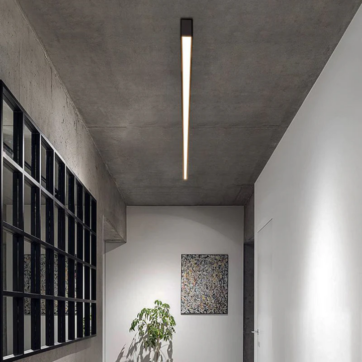 Effiziente Stratum LED-Deckenleuchte, linearer Industrielook, perfekt für Flur & Diele.