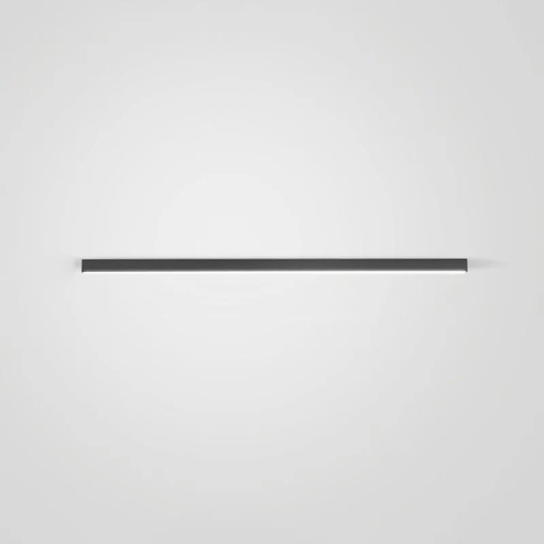 Schlanke Stratum Lineare LED-Deckenleuchte, modernes Industriedesign für Wohnzimmerambiente.