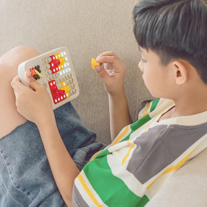 Logik Denkspiel für Kinder mit Rätseln, trainiert Konzentration, kritisches Denken und Problemlösung.