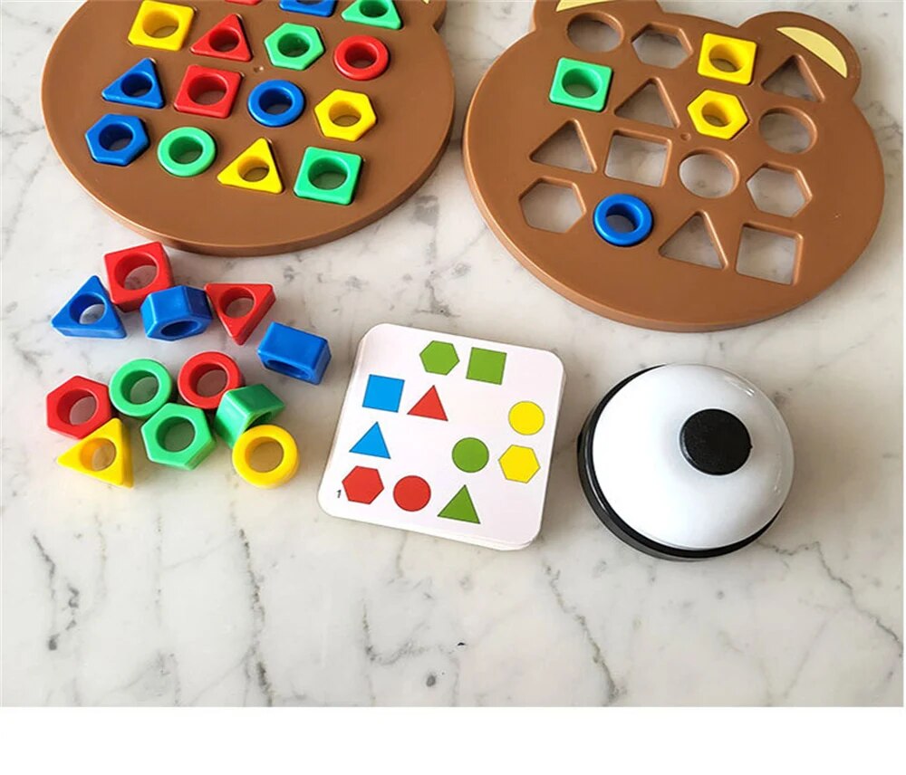Familienspiel Logikwürfel: farbenfrohes Puzzle zum Gehirntraining, spannender Denksport für die ganze Familie.
