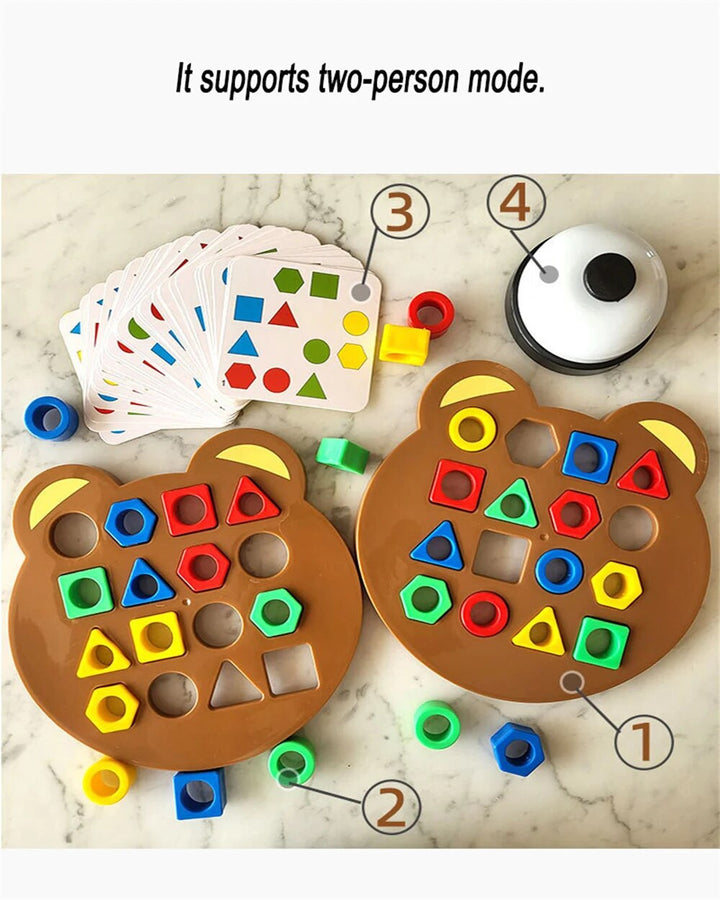 Kind spielt mit Logikwürfel Puzzle. Geistiges Training, fördert Problemlösung & Konzentration. Lernspielzeug.