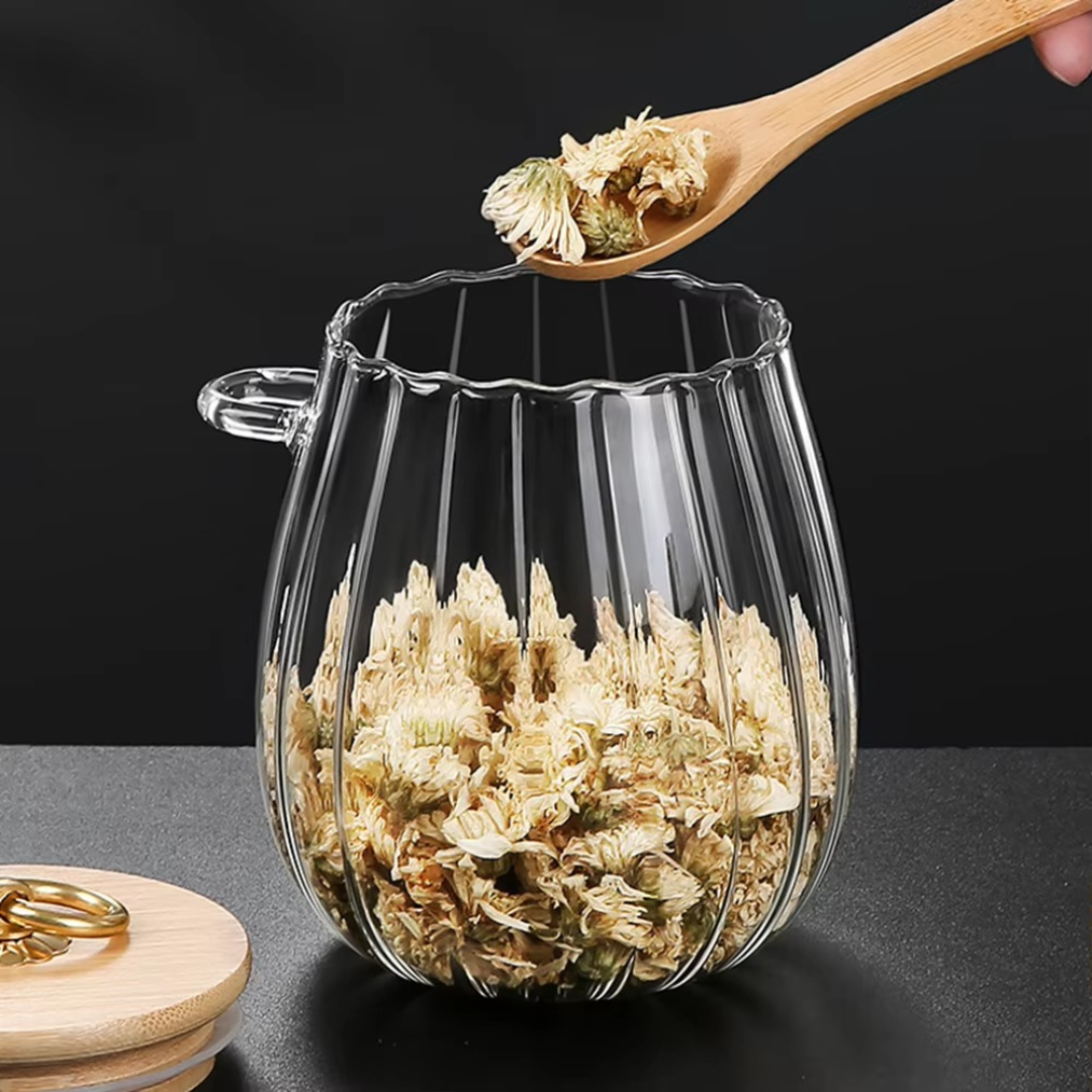 Elegantes Vorratsglas für Küchenorganisation; hält Trockenvorräte mit Bambusdeckel luftdicht frisch.
