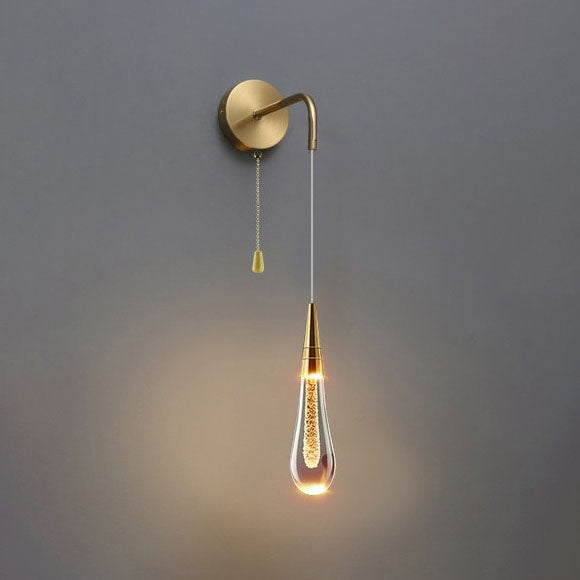 Ästhetische LED Schlafzimmerlampe im Teardrop Design, kreiert eine warme und einladende Stimmung.