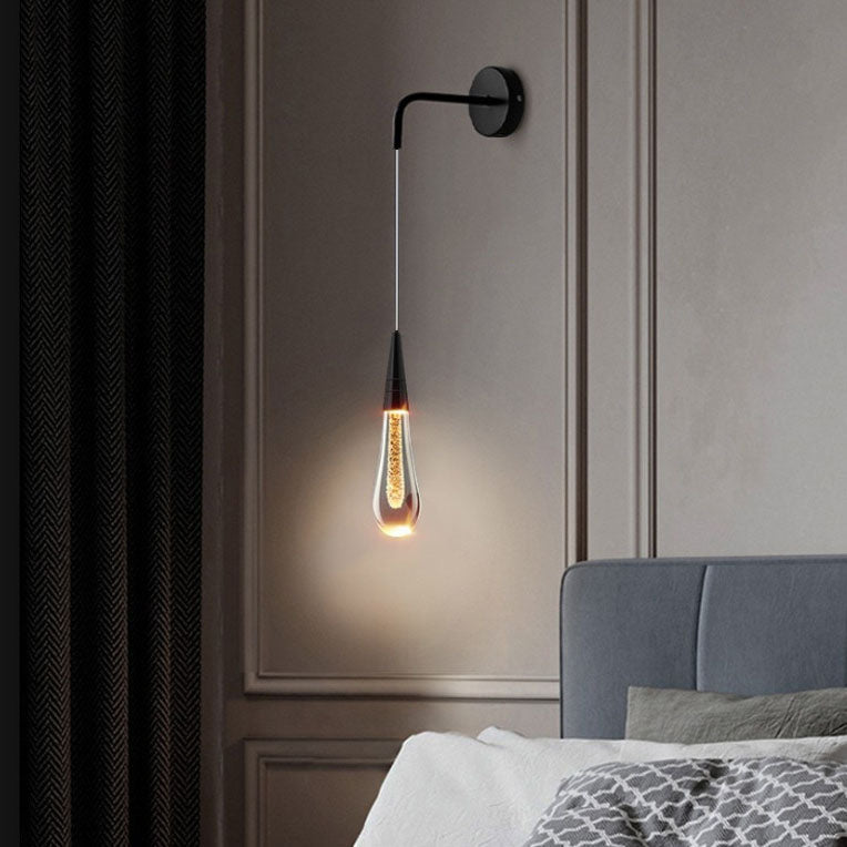 Minimalistische LumeTear LED Wandleuchte im Teardrop-Stil, perfekte Ergänzung für moderne Innenräume.